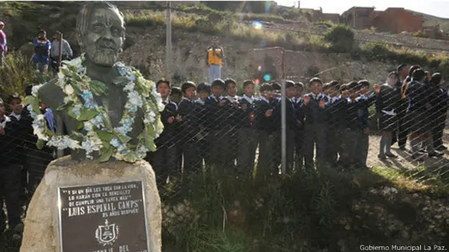 Monumento a Luís Espinal Camps 