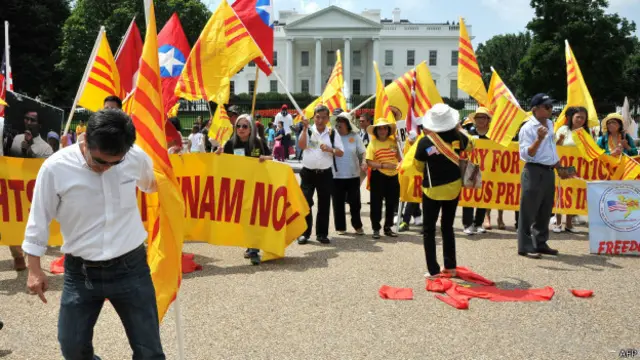 示威者在白宫门外抗议