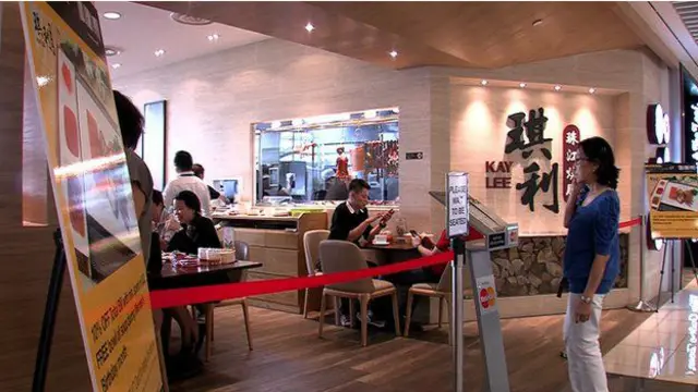 Warung Kay Lee Roast Meat Joint langsung membuka dua cabang baru begitu kepemilikan diambil alih Aztech.