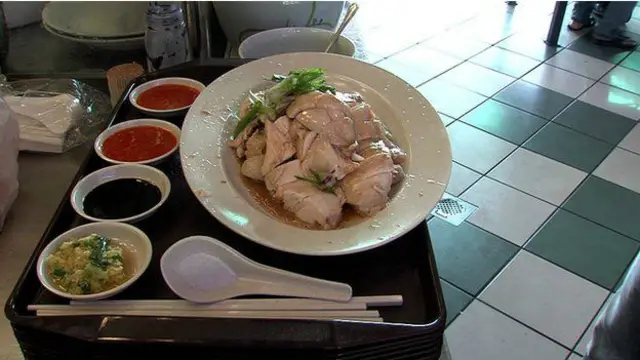 Sajian nasi ayam andalan Niven Leong.