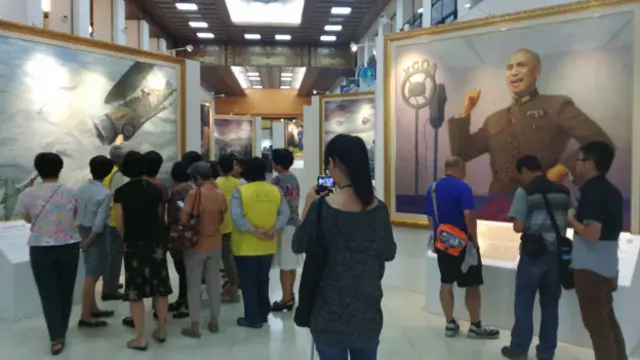 展览的内容大多是油画和图片，还有少部分的模型，规模并不算大，展览从7月7日开始到明年的6月24日为止，从现场的F观众来看，大多是来自港澳还有不少来自中国的陆客旅游团。