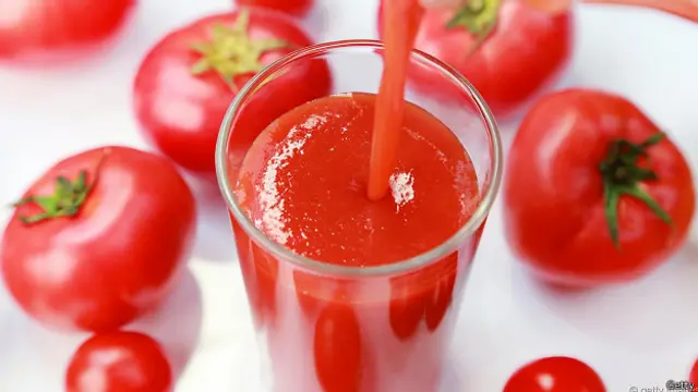 Стакан томатного сока