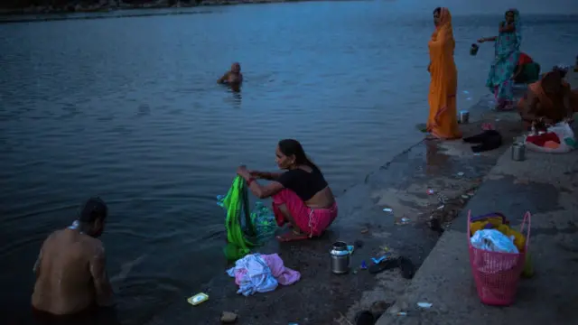 میاں بیوی اور والدین کے درمیان تنازعات ہوتے ہیں اور ’کم تعلیم یافتہ ساس اور زیادہ پڑھی لکھی بہوؤں کے درمیان تعلقات، نافرمان بہویں‘ گھر میں کشیدگی کا ذریعہ ہیں