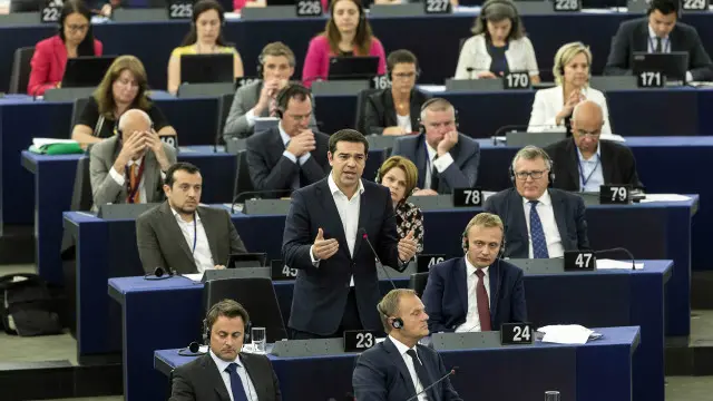 齐普拉斯在欧洲议会激烈辩论希腊债务危机的时候承诺周四提交改革方案