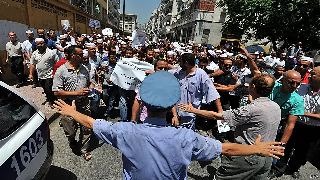 تظاهر جزائريون في العاصمة تنديدا بتصاعد أعمال العنف في غرداية