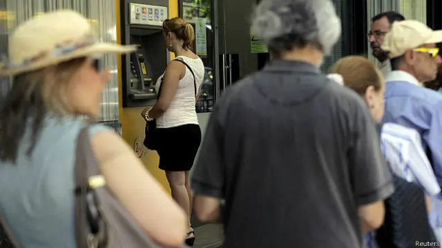 یونان کے بینک دو ہفتے سے بند ہیں اور بینکوں سے پیسے نکالنے کی حد بھی مقرر ہے