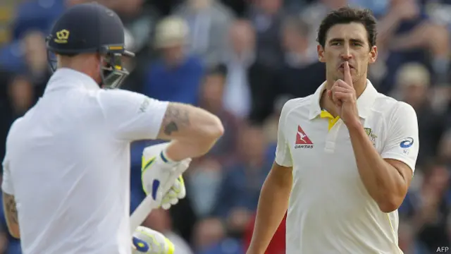 مچل سٹارک نے تین کھلاڑیوں کو آؤٹ کیا