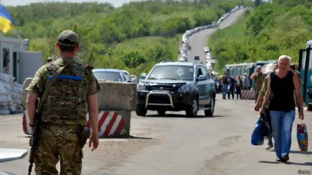 За сутки на сайте СБУ зарегистрировалось более 14 тыс. человек, желающих пересечь линию соприкосновения в Донбассе