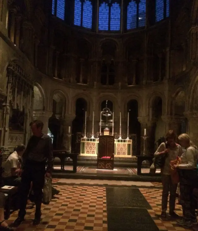 在伦敦最隐秘的一个教堂里上演《爱德华二世》