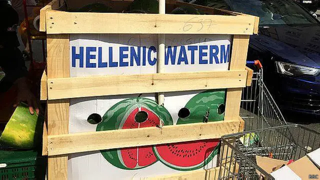 Una caja de sandías