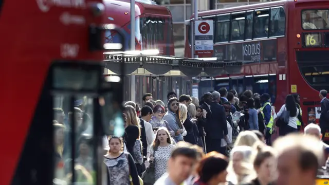 victoria bus station