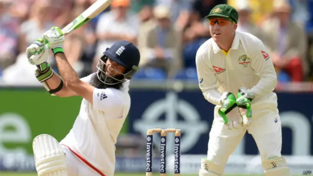 معین علی نے 77 رنز کی اننگز کھیل کر اپنی ٹیم کو 430 رنز کے مجموعے تک پہنچے میں مدد دی