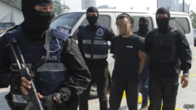 IS အဖွဲ့ဝင်တွေလို့ သံသယရှိသူ ၂ ဦးကို မလေးရှား ရဲအဖွဲ့က ဖမ်းဆီး။