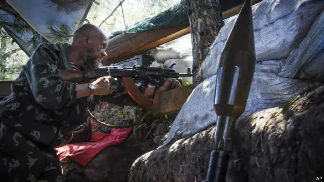 Вооруженный сторонник ДНР