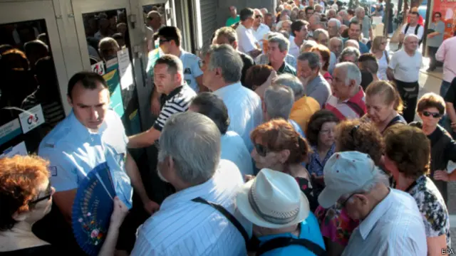 Очередь у банка в Греции