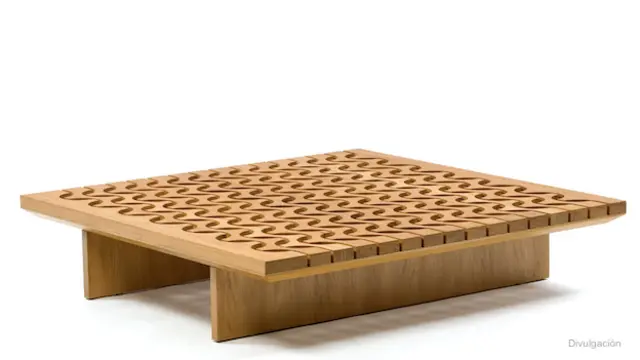 Una mesa de madera de Lia Siqueira