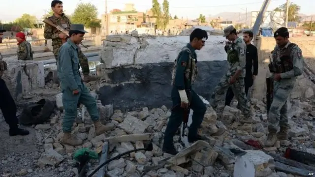 په ننګرهار کې د افغان ځواکونو، طالبانو او ''اسلامي دولت'' ډلې ترمنځ درې اړخیزه جګړه روانه ده