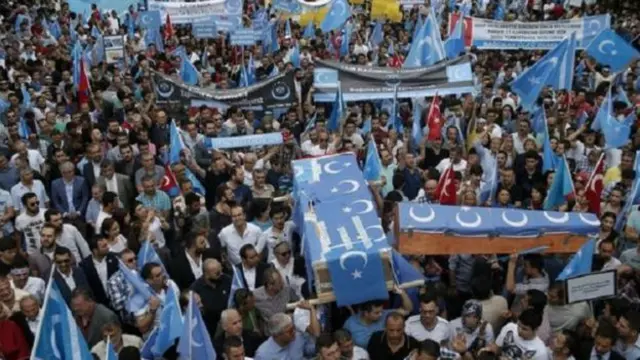 په چین کې روژه کې پر لږکیو مسلمانانو د بندیز له کبله په ترکیه کې د اویغور په ملاتړ مظاهرې