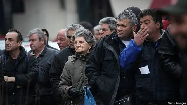 Griegos haciendo una fila