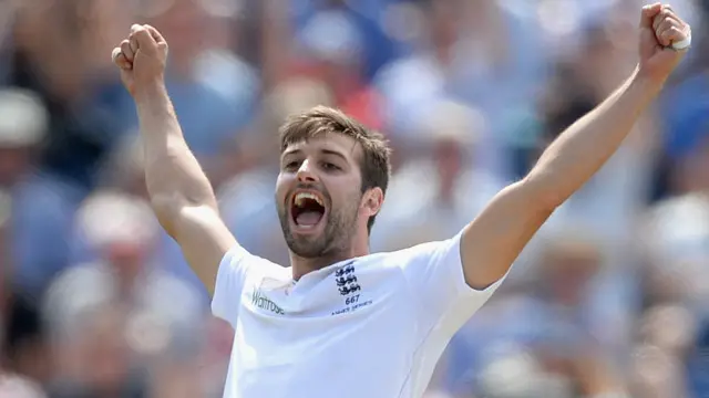 انگلینڈ کے نوجوان فاسٹ بولر مارک وڈ نے عمدہ بولنگ کا مظاہرہ کیا