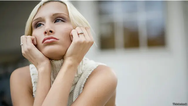 Грустная девушка