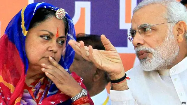 वसुंधर राजे के साथ नरेंद्र मोदी