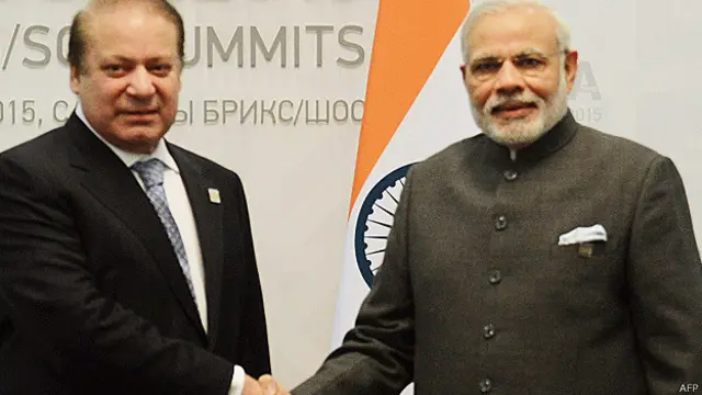 नवाज़ शरीफ़ के साथ मोदी