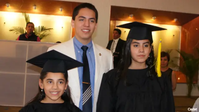 Dafne, Andrew y Delanie Almazán