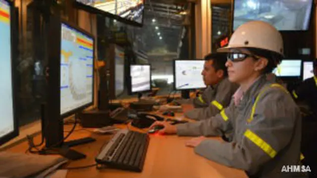 Trabajadores de Altos Hornos de México. Foto: cortesía AHMSA