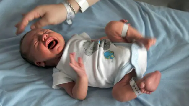 در دوران ریاست‌جمهوری محمود احمدی‌نژاد، رئیس‌جمهوری سابق ایران، قانونی تصویب شد که به موجب آن مرخصی زایمان مادران به ۹ ماه افزایش پیدا کرد