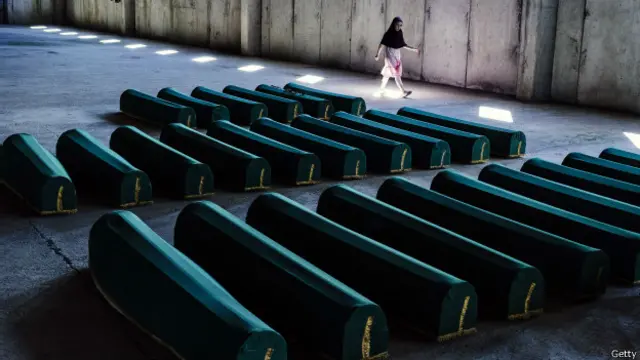 Matəm tədbirləri gedişatında şəxsiyyətləri müəyyən edilmiş 100-dən artıq qırğın qurbanının cəsədi dəfn ediləcək.