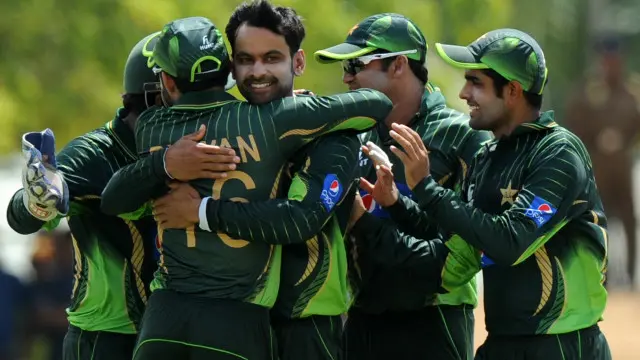 پاکستان کی جانب سے محمد حفیظ نے چار کھلاڑیوں کو آؤٹ کیا