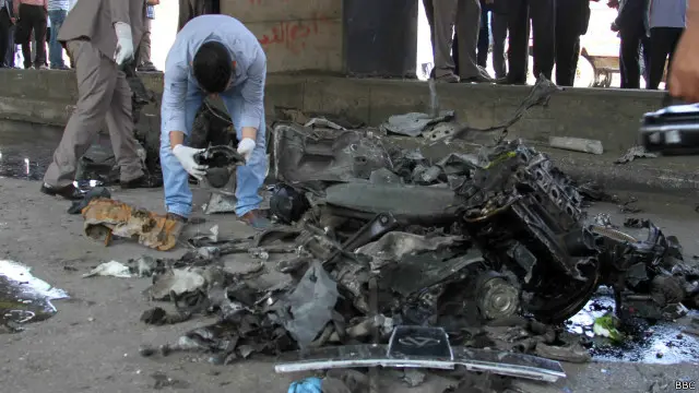 تشير الدلائل إلى أن سيارة مفخخة مركونة قرب القنصلية انفجرت