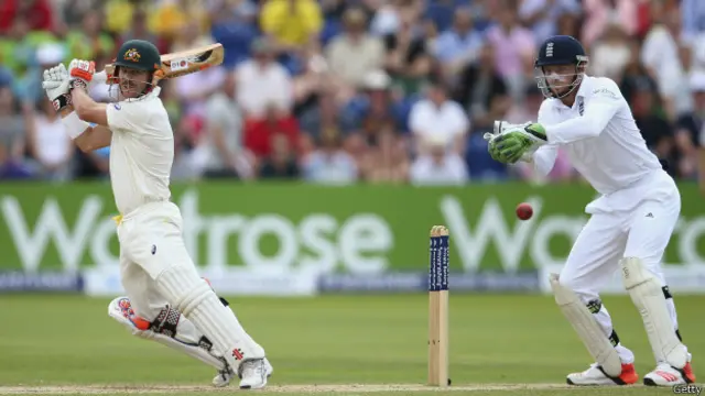 ڈیوڈ وارنر 52 رنز بنانے کے بعد معین علی کا شکار بنے