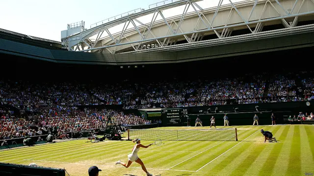 سنیچر کو کھیلے جانے والے خواتین کے فائنل میچ میں شائقین کی ایک بڑی تعداد موجود تھی