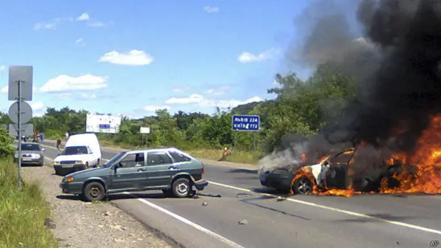 Під час протистояння було знищено дві міліцейські машини, кажуть у прокуратурі