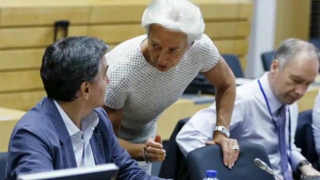 Переговоры, направленные на решение греческого кризиса, длились в субботу девять часов, но закончились безрезультатно