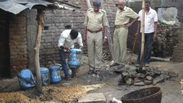 शराब गोदाम पर छापा