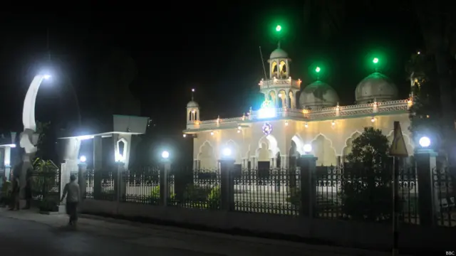 Masjid Al Mubarak di Tan Chau