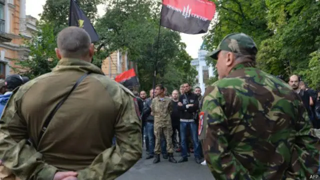 "Правый сектор" заявил, что готов к силовому противостоянию с МВД