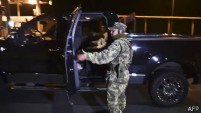 Retenes en México buscan a El Chapo