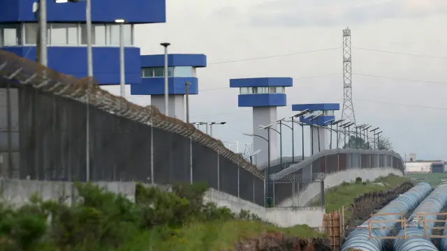 Penjara Altiplano memiliki keamanan tingkat tinggi dan ditempati oleh sejumlah kriminal besar 