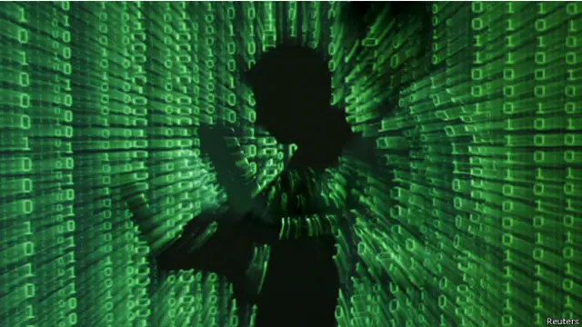 عثرت الشرطة في شقة المعتقلين على قائمة تضم اكثر من 5 ملايين حساب مصرفي الكتروني