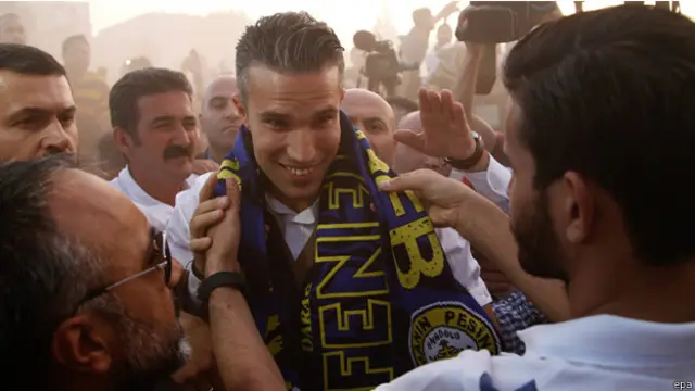 قال فان بيرسي للمشجعين "لقد شاهدت الكثير في حياتي، ولكني لم اشاهد ابدا منظرا كهذا"