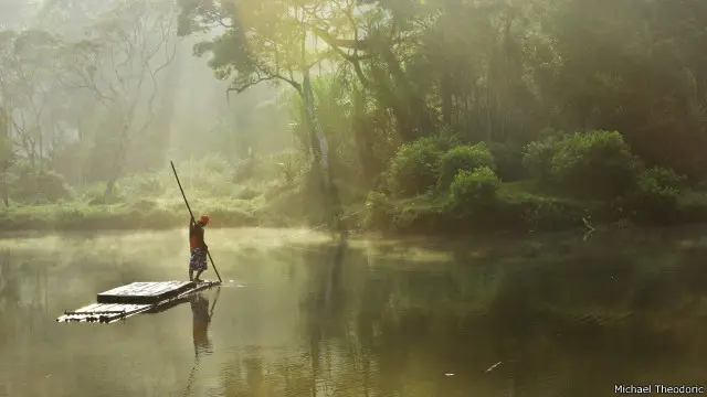 "Morning at Situ Gunung" yang diabadikan Michael Theodric. 