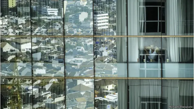 "Enjoy" karya Michael Theodric. 