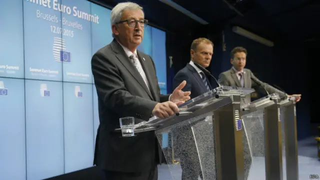 Chủ tịch Ủy ban châu Âu Jean-Claude Juncker (trái) đưa ra đề xuất để 'giải quyết dứt điểm' khủng hoảng di dân