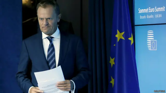 Chủ tịch Hội đồng châu Âu Donald Tusk nói: "Các biện pháp không kết thúc cuộc khủng hoảng nhưng đúng hướng'' 