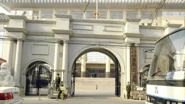 Năm ngoái Trung Quốc đã tiến hành cải cách nhằm giảm nạn tham nhũng và sự phụ thuộc vào chính trị địa phương ở ngành tòa án