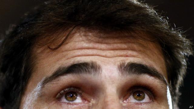Los ojos llorosos de Iker Casillas durante la rueda de prensa que ofreció el domingo.